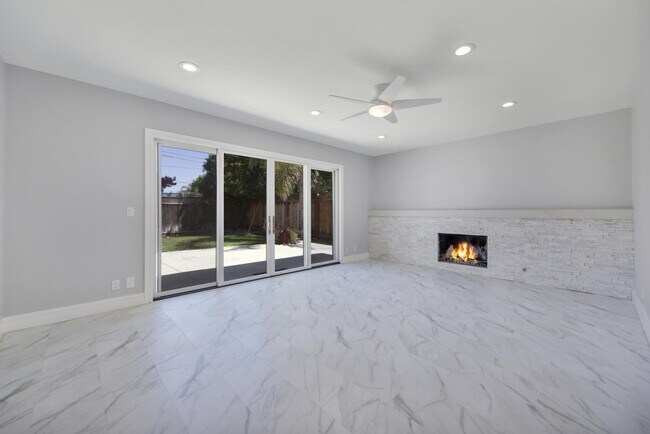 Building Photo - 3212 Woodmont Dr