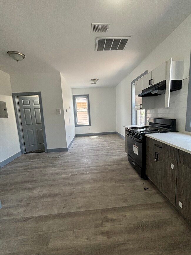 Unit 2 - 89 Goodwin Ave