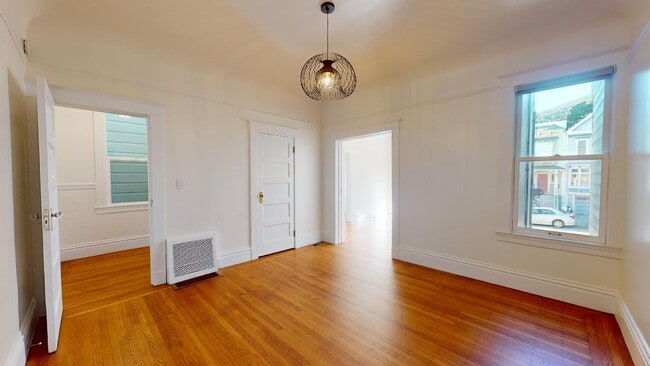 Building Photo - 1533 9th Ave