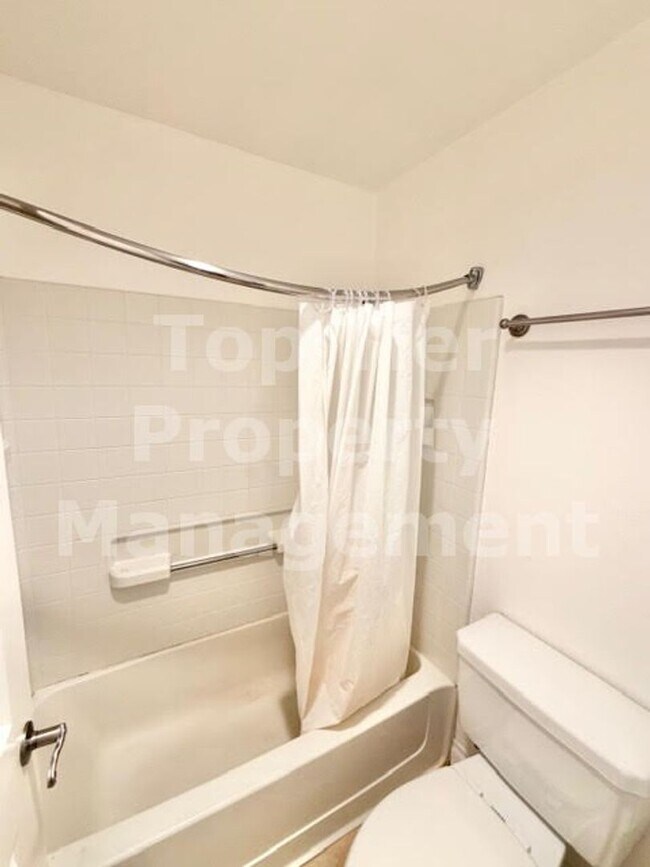 Foto del edificio - Beautiful 2 Bd/2 Ba 932 sf Condo in Oceanside available April 28th for Lease!