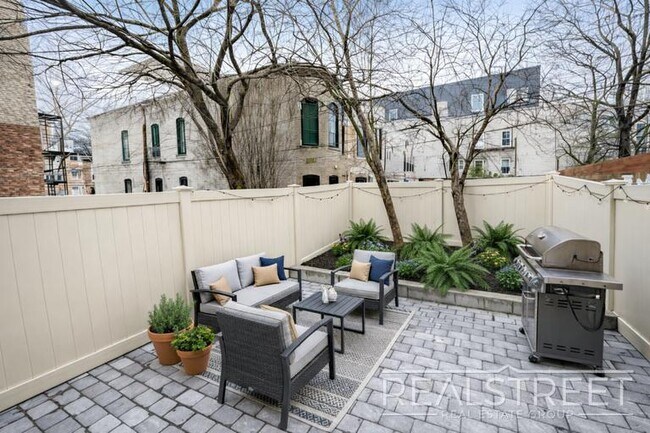 Foto del edificio - Brand New 3 Bed 2 Bath in Crown Heights with Backyard!