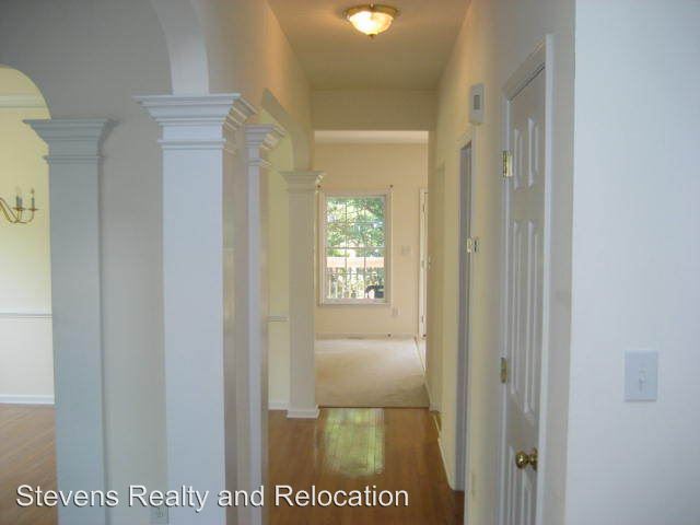 Building Photo - 209 Calebra Way