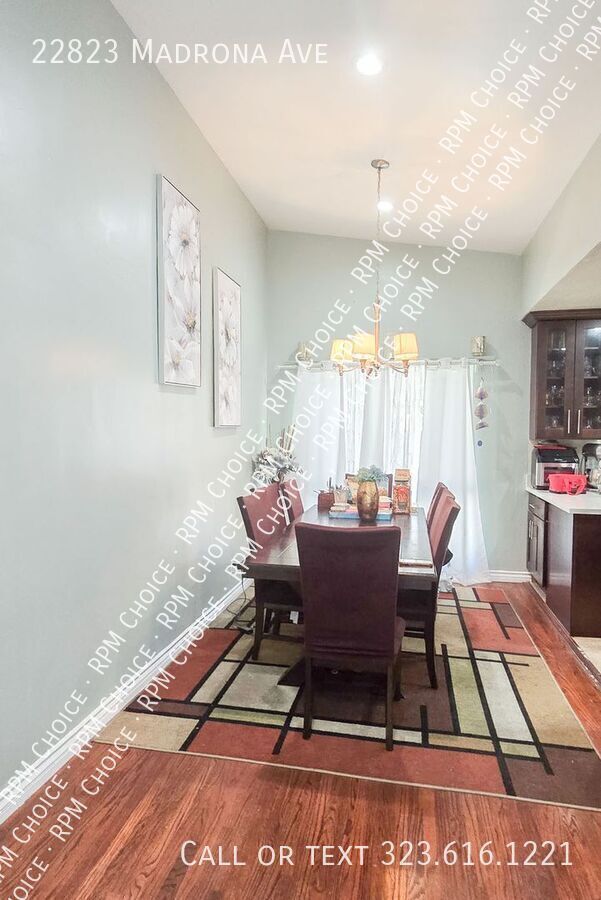 Foto del edificio - 22823 Madrona Ave