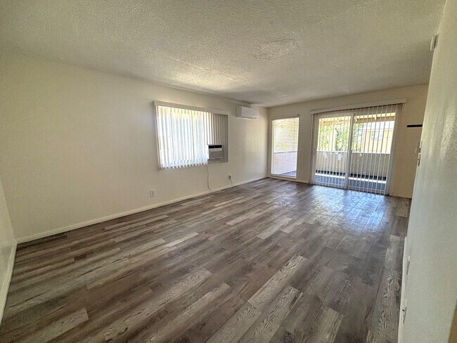 Foto del edificio - 21301 Lake Shore Dr