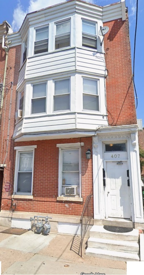 Building Photo - 407 W 8th St