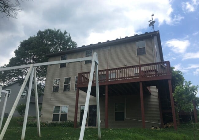 Building Photo - 100 Twin Lakes Dr