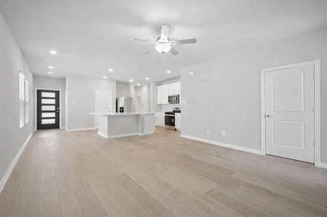 Building Photo - 707 Leavenworth Dr