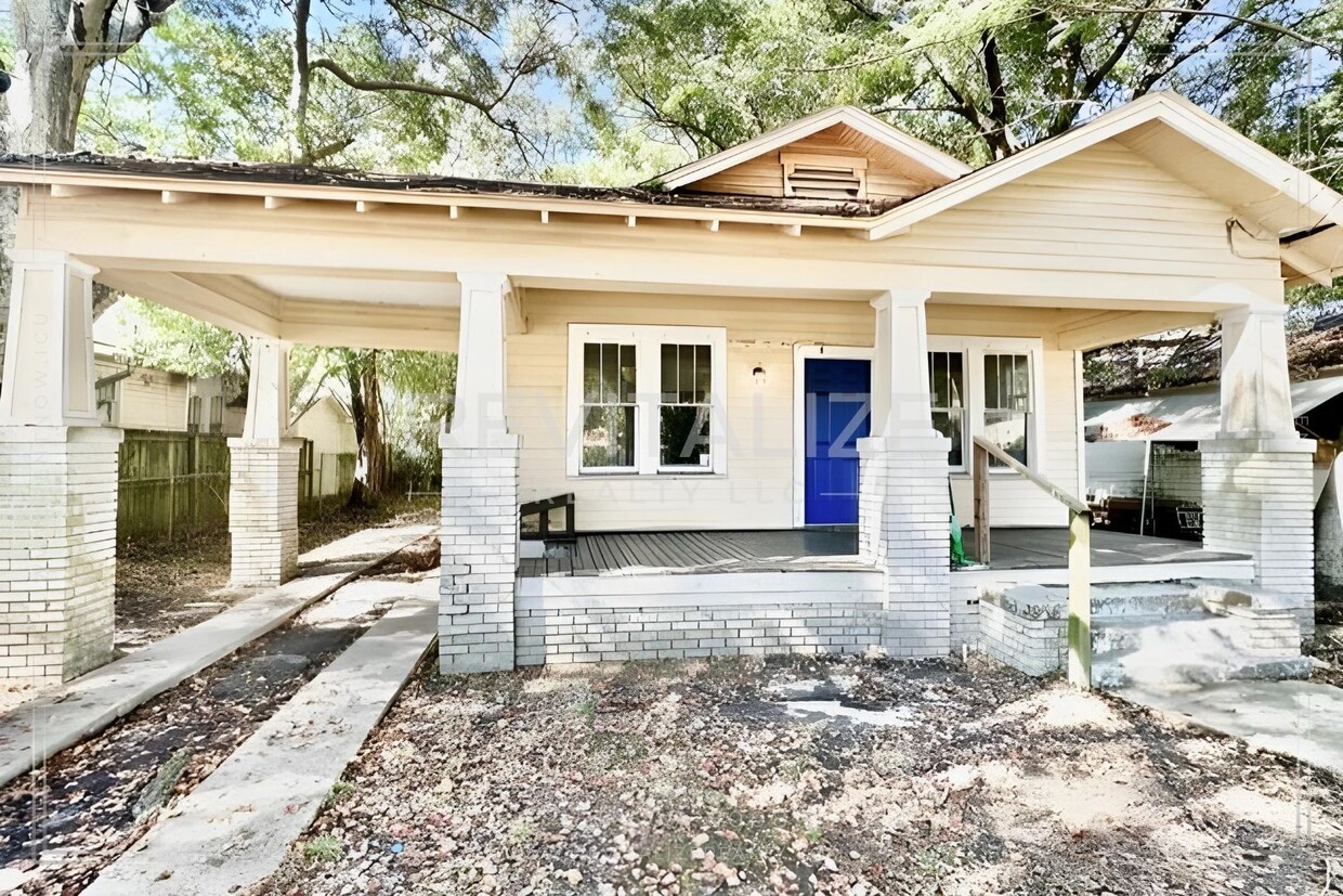 Primary Photo - Beautiful Renovated 3 Bedroom/2 Bathroom H...