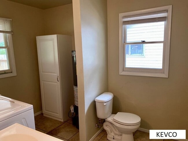 Building Photo - Great Home Close to CSU!