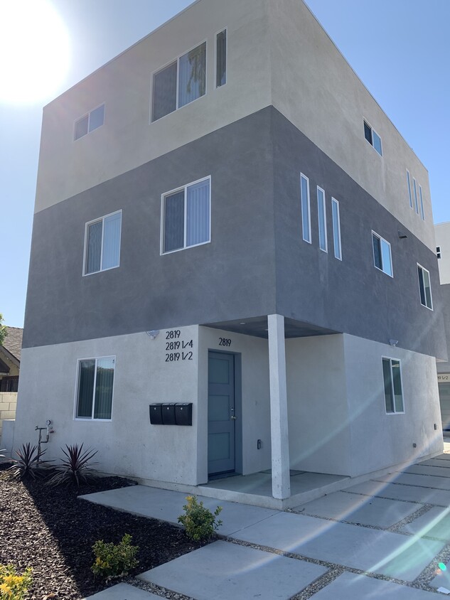Primary Photo - 2819 Alsace Ave