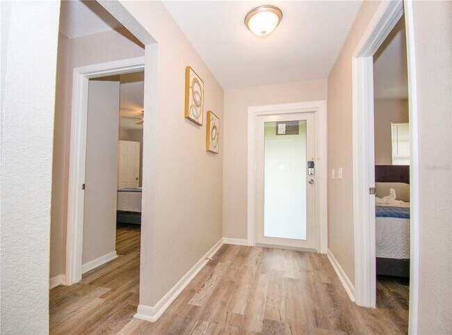 Building Photo - 1504 Hallam Dr