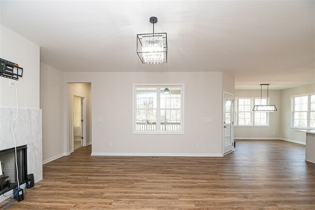 Building Photo - 4541 Gresham Dr