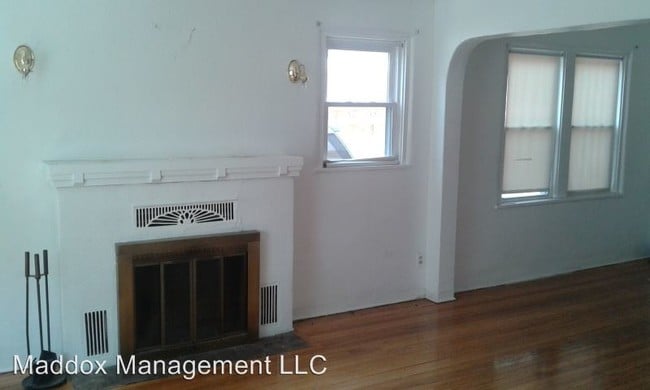 Building Photo - 308 Amherst Dr NE