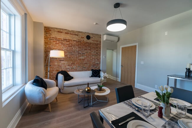 Building Photo - 1 Bed Loft in Downtown Peterborough