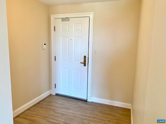 Foto del edificio - 500 Crestwood Dr