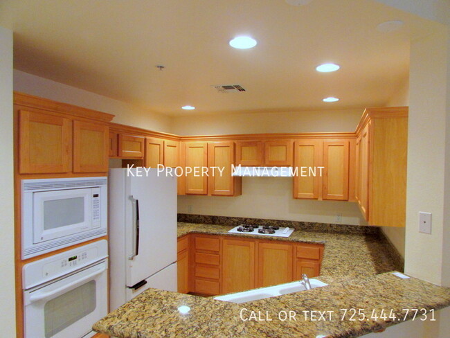 Building Photo - 2 BEDROOM CONDO AT PARK AVENUE OFF THE LAS...