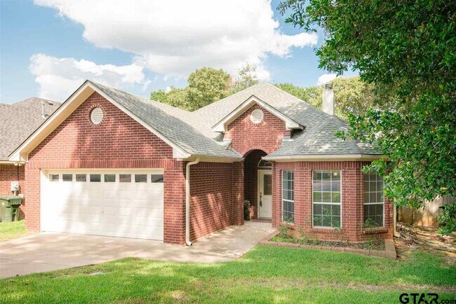Building Photo - 3440 Iberville Dr