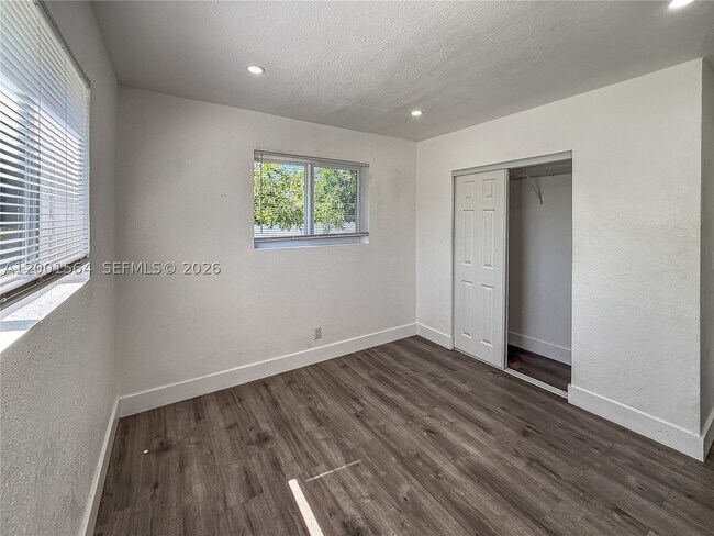 Building Photo - 2620 NW 18th Terrace