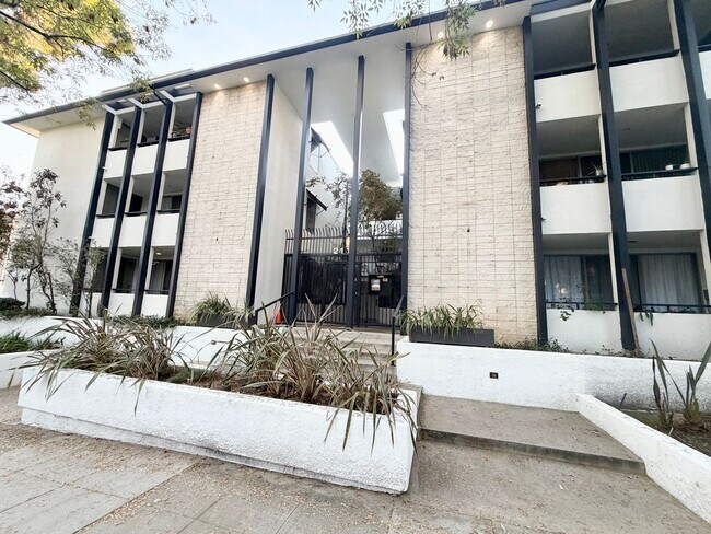 Foto del edificio - All utilities included 1 bedroom walking distance to Cal Tech