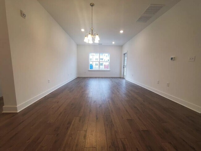 Building Photo - 715 Stiller Ln