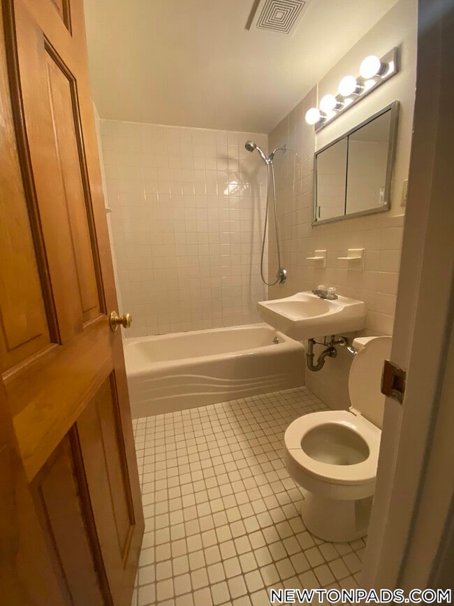 Building Photo - 278 Grove St