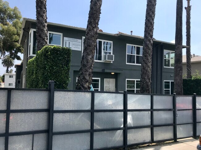 Building Photo - 1846 N Kingsley Dr
