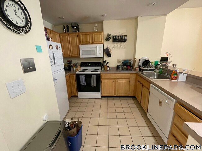 Foto del edificio - 1406 Beacon St