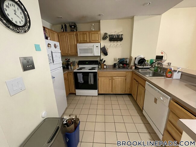 Building Photo - 1406 Beacon St