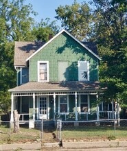 Building Photo - 1024 NE Quincy St