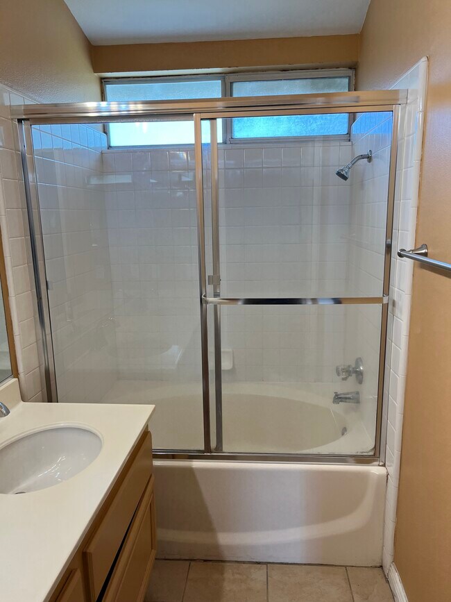 Foto del edificio - 383 Camden Ct