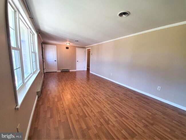 Building Photo - 206 Della Ln