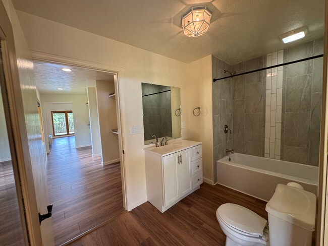 Building Photo - 7697 MO-176