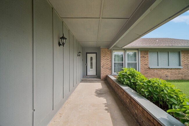 Foto del edificio - 2208 W Louisville St