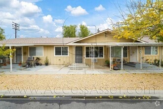 Building Photo - 150 E Lakeshore Dr