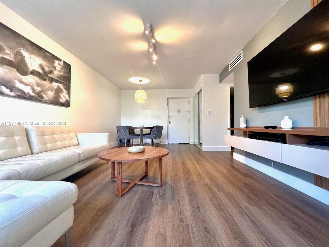 17620 Atlantic Blvd Unit 219, Sunny Isles Beach, FL 33160 Condo for