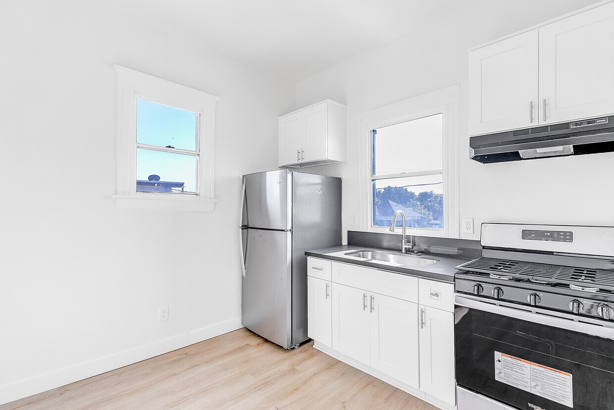 Foto principal - 1618 E Vernon Ave