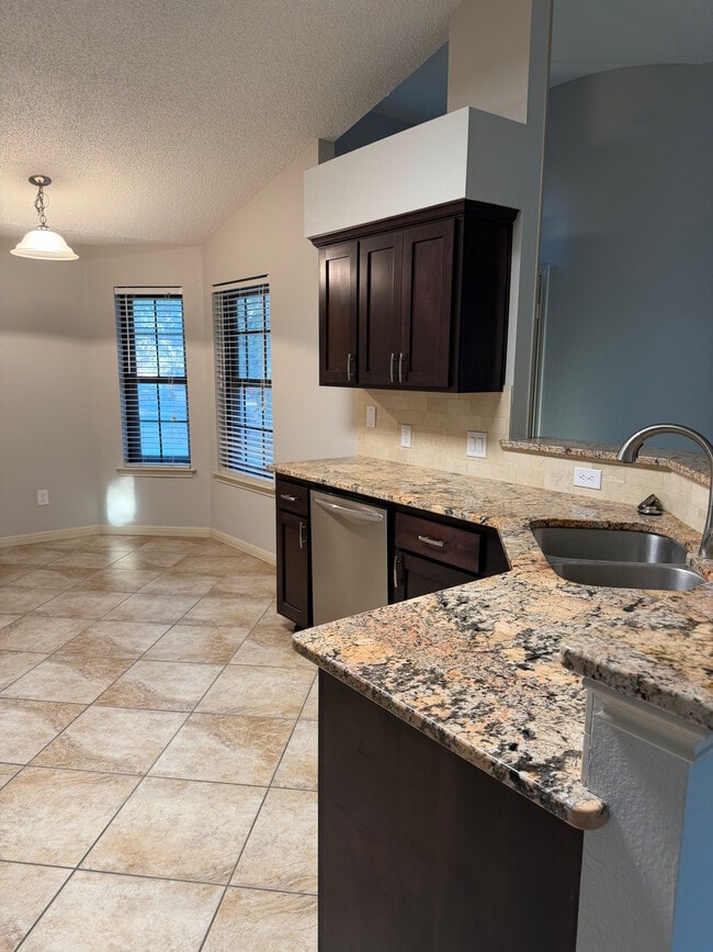 Kitchen and breakfast - 3209 Pepper Grass Trail