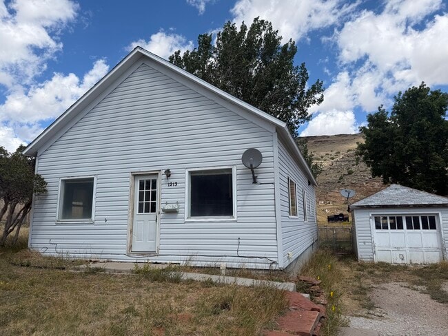 Building Photo - 1213 Nieman St