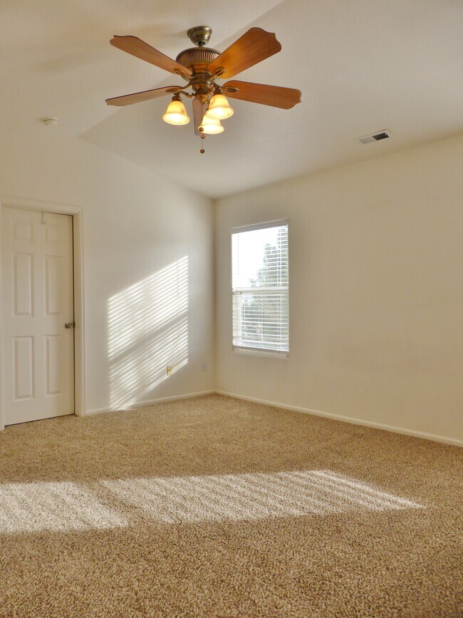 Building Photo - 7746 Sandy Springs Point