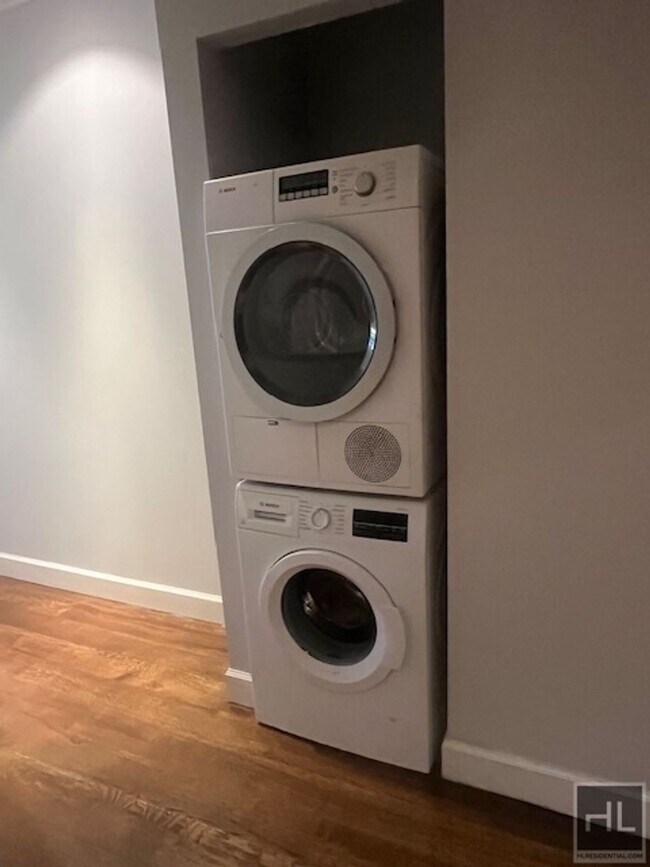 Foto del edificio - 10TH AVE.