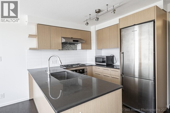 Photo du bâtiment - 7988 Ackroyd Rd