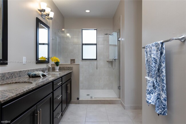 Building Photo - 3 br, 2.5 bath Townhome - Chapel Grove