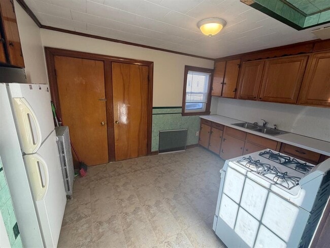 Building Photo - 23 Ashland St