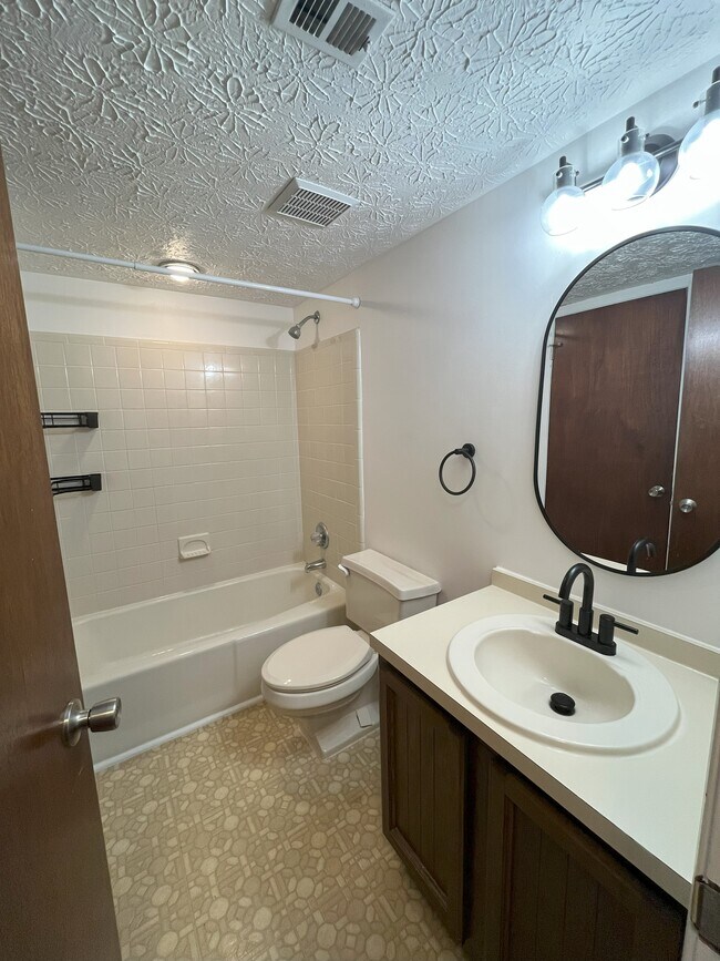 Foto del edificio - 44710 Beechwood Ct