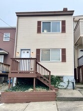 Building Photo - 1916 Shamokin St