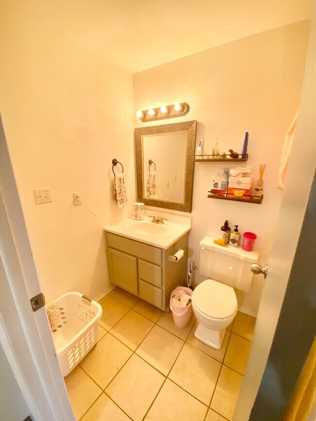 Building Photo - 603 Garden Cir