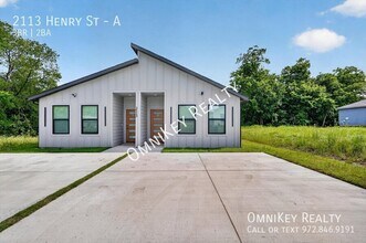 Building Photo - 2113 Henry St