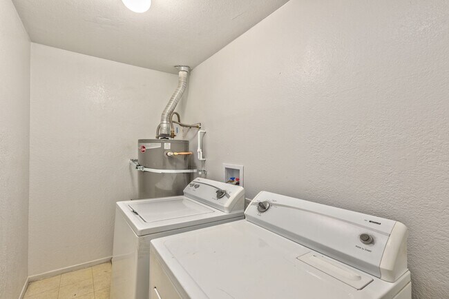 Foto del edificio - 3912 Torsby Pl