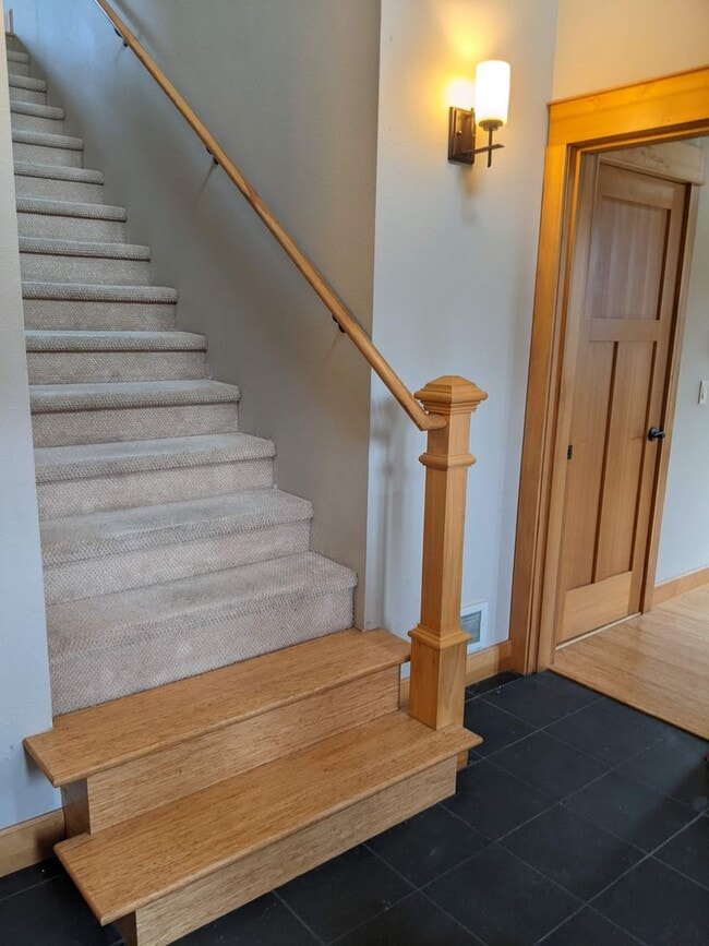 Foto del edificio - 675 Larch Ct