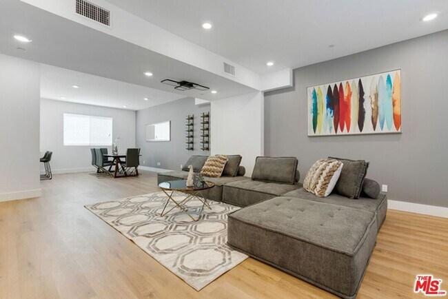 Foto del edificio - 4637 Laurel Canyon Blvd